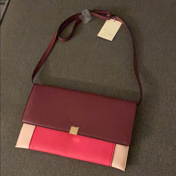 a new day Handbags - NWT • A New Day “Detachable Crossbody Strap” purse